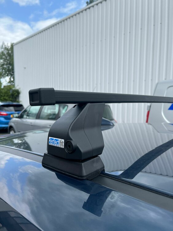 Dakkoffer Artplast 400 liter antraciet/carbon + dakdragers Kia ProCeed (zonder glazen dak) 5 deurs hatchback vanaf 2018