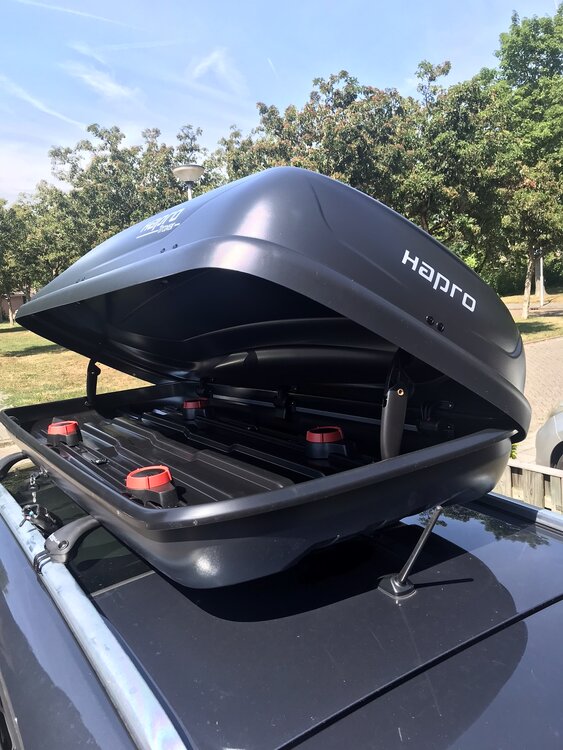 Dakkoffer Hapro Traxer 6.6 Antraciet + dakdragers Dacia Duster vanaf 2018 voor gesloten dakrail