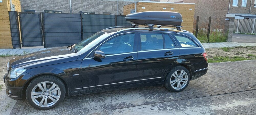 Dakkoffer PerfectFit 400 Liter + dakdragers Skoda Superb SW vanaf 2015 voor gesloten dakrail