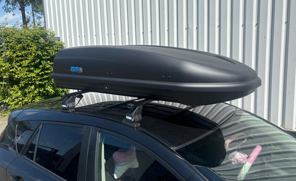 Dakkoffer PerfectFit 440 Liter + dakdragers BMW X7 (G07) vanaf 2019 voor gesloten dakrail