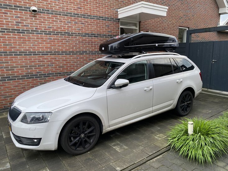 Dakkoffer Modula Evo 550 liter Hoogglans zwart