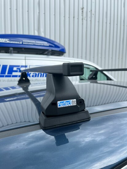 ArtPlast dakkoffer 400 liter + PerfectFit dakdragers BMW 5-Serie (E39) Coupe 1995 t/m 2003