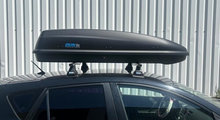 PerfectFit dakkoffer 440 liter + PerfectFit dakdragers Opel Crossland X vanaf 2017