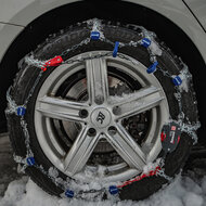 Pewag Servo sneeuwkettingen 9mm Dacia Spring vanaf 2022 voor bandenmaat 165/70R14